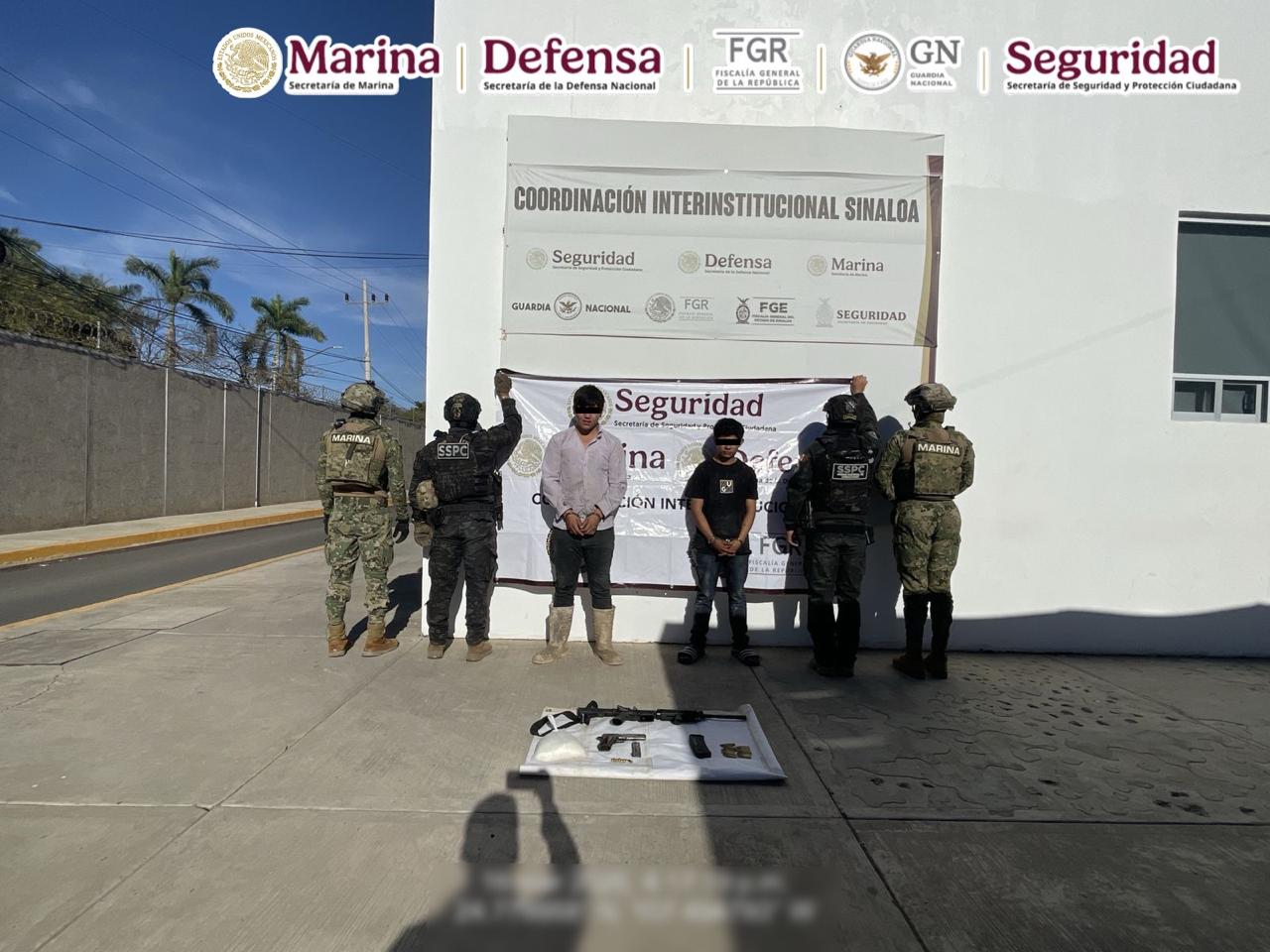 Detienen en Sinaloa a dos individuos con armas y droga